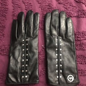 Michael Kors gloves. Re-Poshing they are too small.